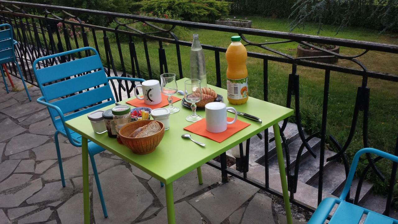 Bed and Breakfast Le Curieux De Conques Saint-Cyprien-sur-Dourdou Exterior foto